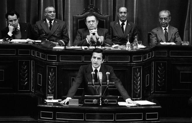 El entonces presidente del Gobierno interviene en el Congreso, el día que se aprobó la Constitución. EL MUNDO