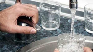 ABC El aluminio se utiliza para atrapar partículas nocivas en el agua potable