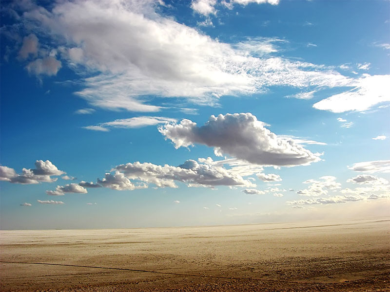 Mi tormenta desert-clouds-inkbluesky_800X600