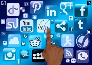 Aplicaciones gratuitas de salud. Estas herramientas (aplicaciones) son muy descargadas por 3 razones: Son muy útiles, Son fáciles de usar. Casi todos tenemos un smartphone…