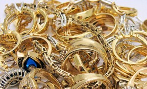 Cuidaba de una abuela pero antes de morir se llevó sus joyas…