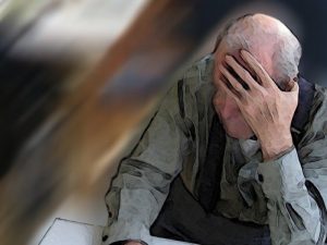 Dolor en Alzheimer. Estudios recientes han demostrado que los enfermos de Alzheimer pueden sufrir más desintegraciones, infecciones y pérdidas dentales