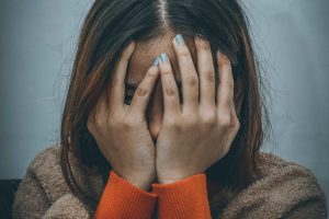 Cuidador de Alzheimer Agotado: Cómo evitar el “Síndrome del Cuidador Quemado”