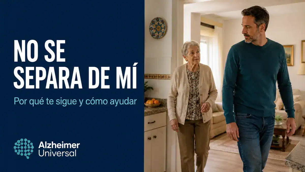 Mujer mayor con Alzheimer sigue al cuidador por la casa mientras él se gira para atenderla