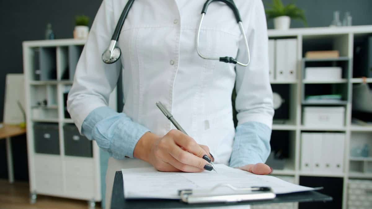 Una petición supera las 2.000 firmas para financiar tratamientos contra el Alzheimer en España